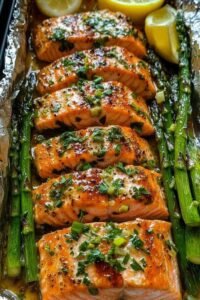 Baked Salmon in Foil with Asparagus
